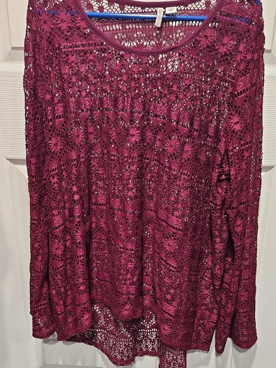 Cato Tops - Cato Open-Weave Crochet Top in Berry